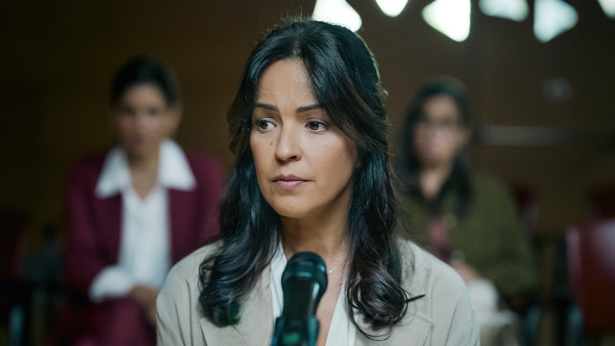 Angela miniserie recensioni